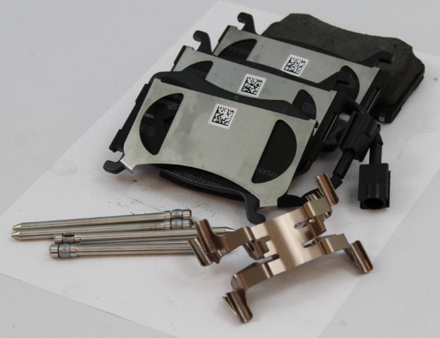 Afbeeldingen van ALFA ROMEO GIULIA 2.0 BZ / 2.2 JTDM, REMBLOKKEN SET VOORAS VOOR 305 MM REMMEN ORIGINEEL